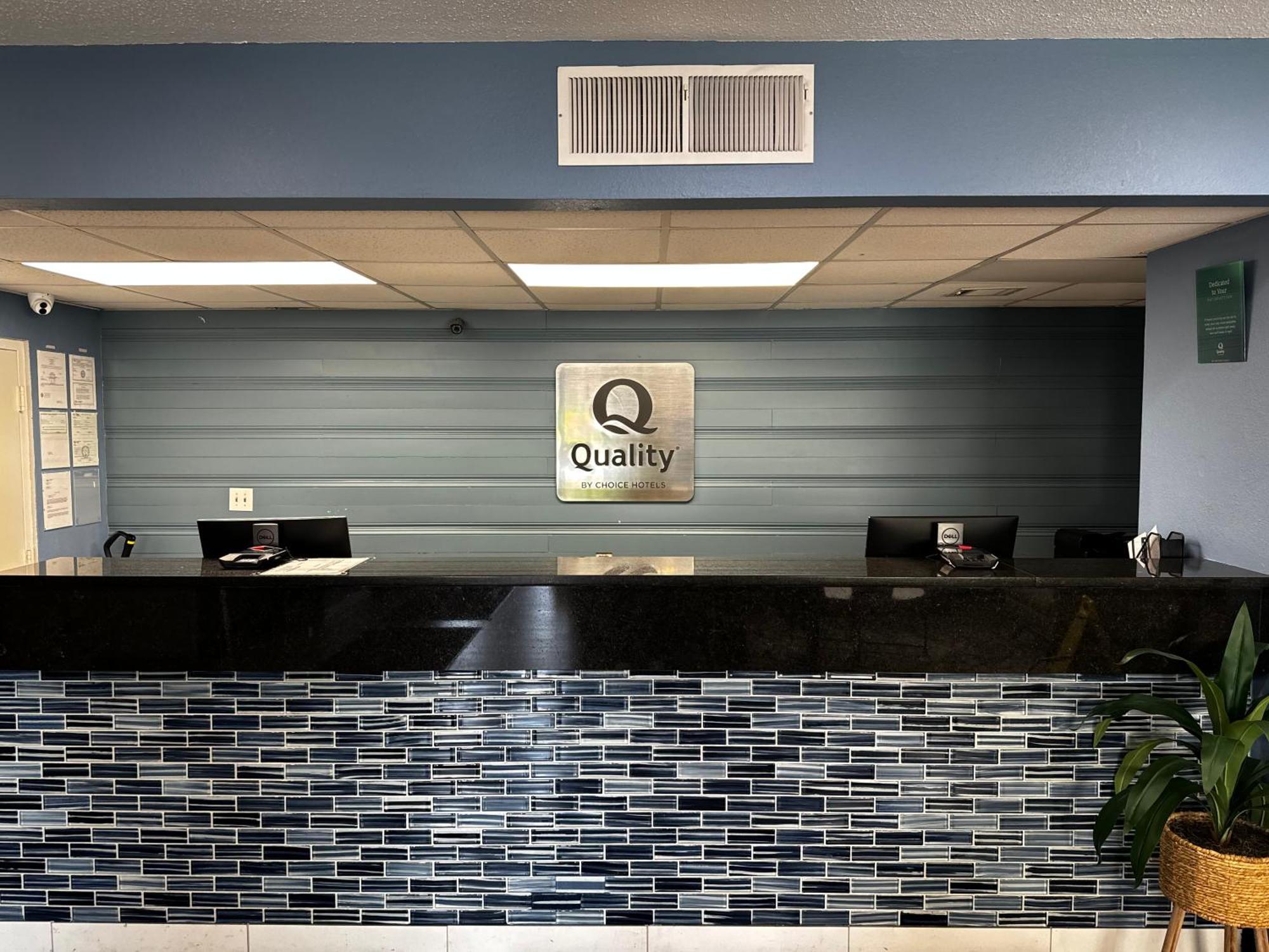 Quality Inn & Suites Silverton Exterior photo